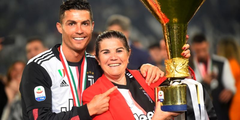Mẹ chính là một trong những nguồn động lực lớn nhất giúp Ronaldo tiếp tục cố gắng